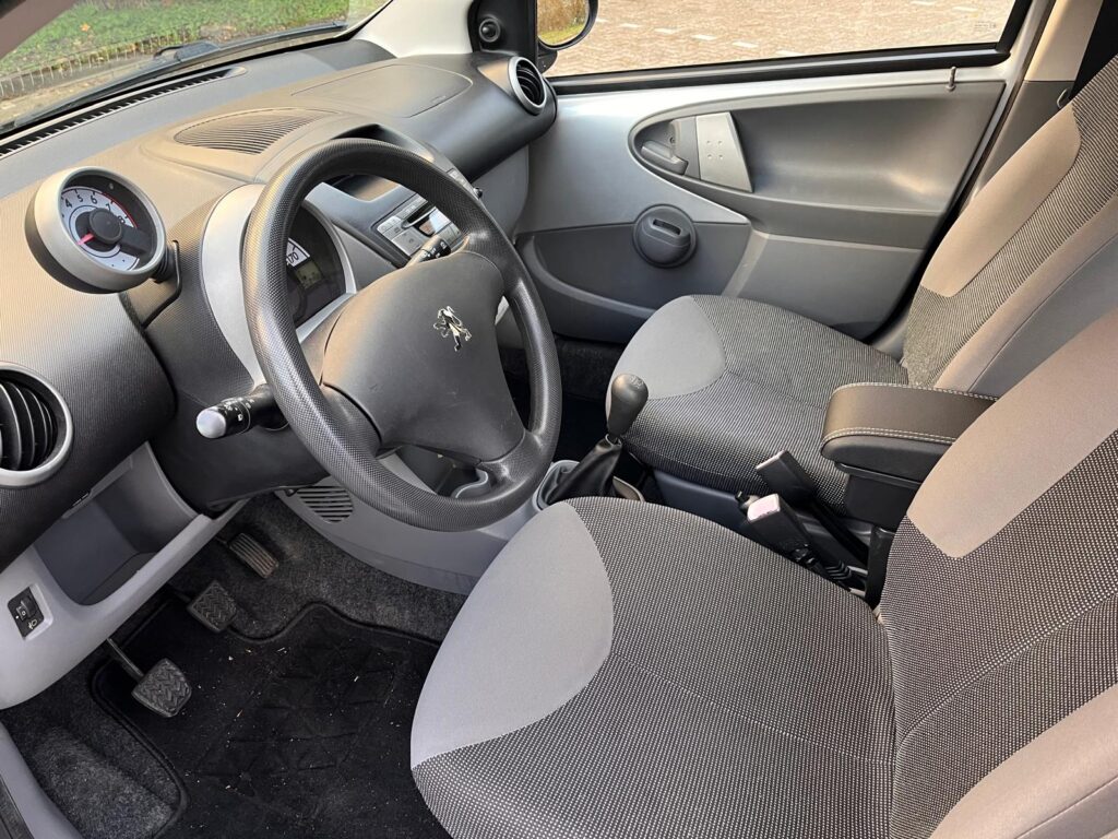 10 Peugeot 107